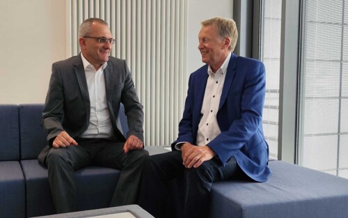  Geschäftsführer Dirk Gabriel und Aufsichtsratsvorsitzender Wolf Hertz-Kleptow im Austausch 