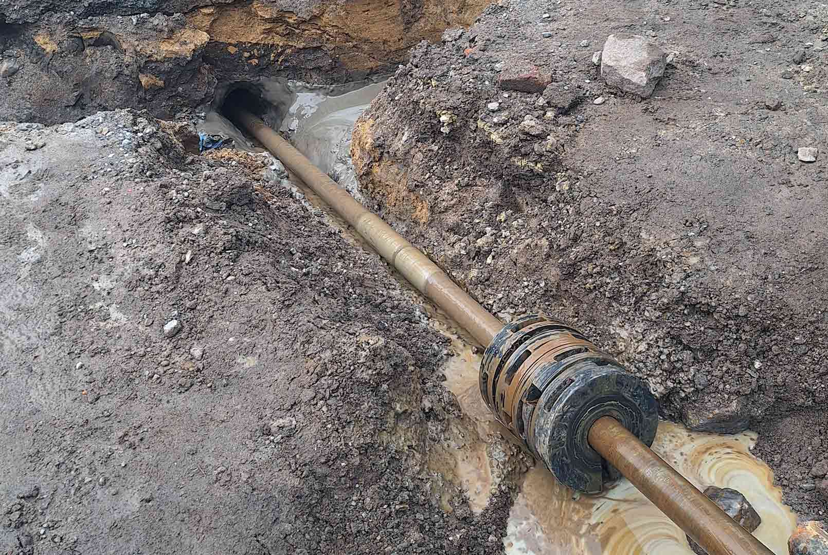 Bauvorhaben Südbrücke: neue Leitungen unter der Aller verlegt