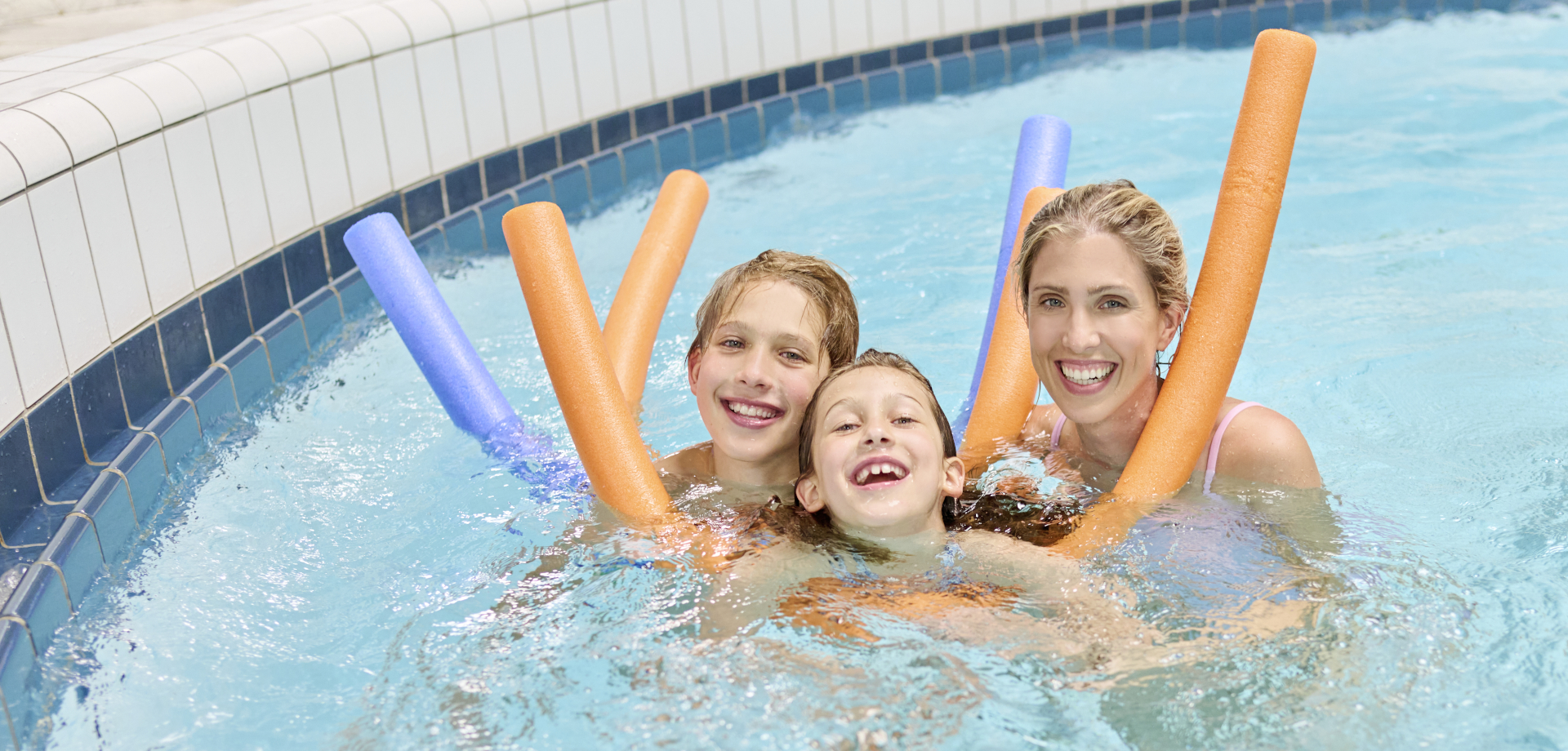 Mit unserer Wallbox und der Ladekarte sind Sie im ganzen Land sauber unterwegs.